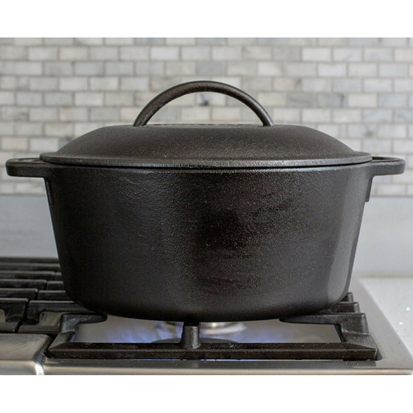 LODGE CAST IRON 5 quart Dutch oven